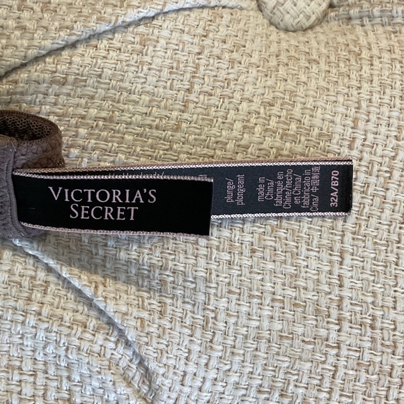 Victoria's Secret Chocolate and Cream Dot Bra - Picture 2 of 4